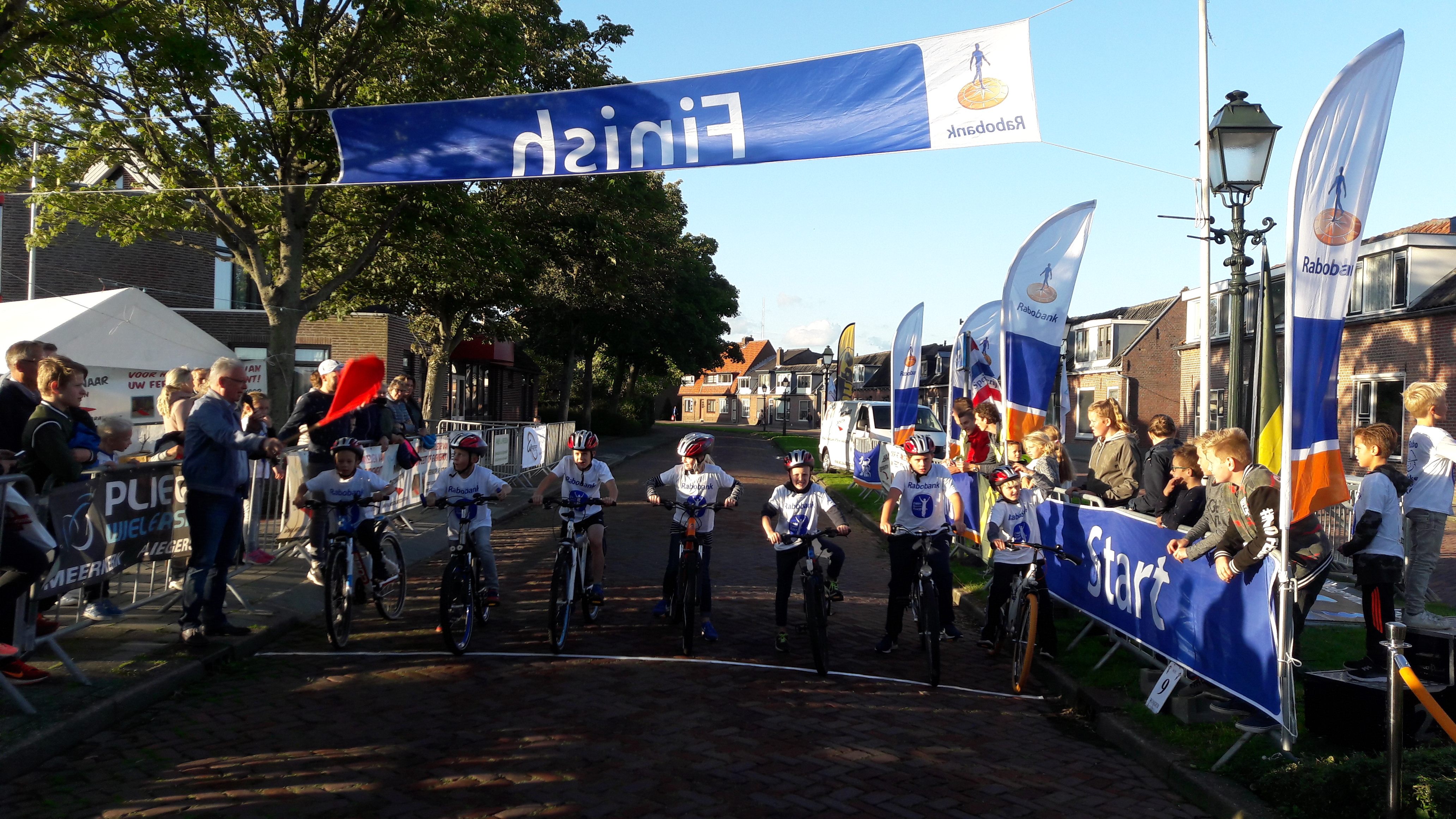 Klaar_voor_de_start_Rabobank_Dikke_Banden_Race_Ameide_2017