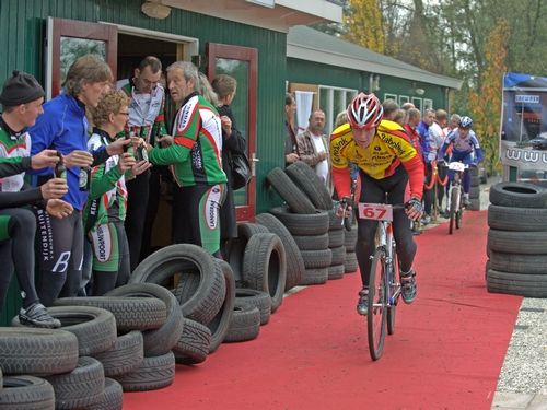 Deelnemers en publiek waren razend enthousiast over het veelzijdige parcours!